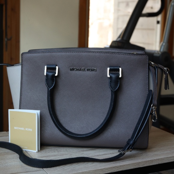 Michael Kors Handbags - Michael Kors Medium Bag